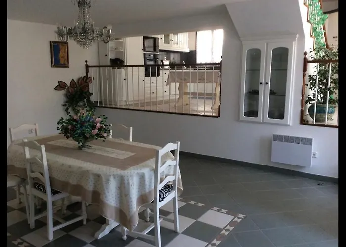 Duplex House Un Center Village Campea